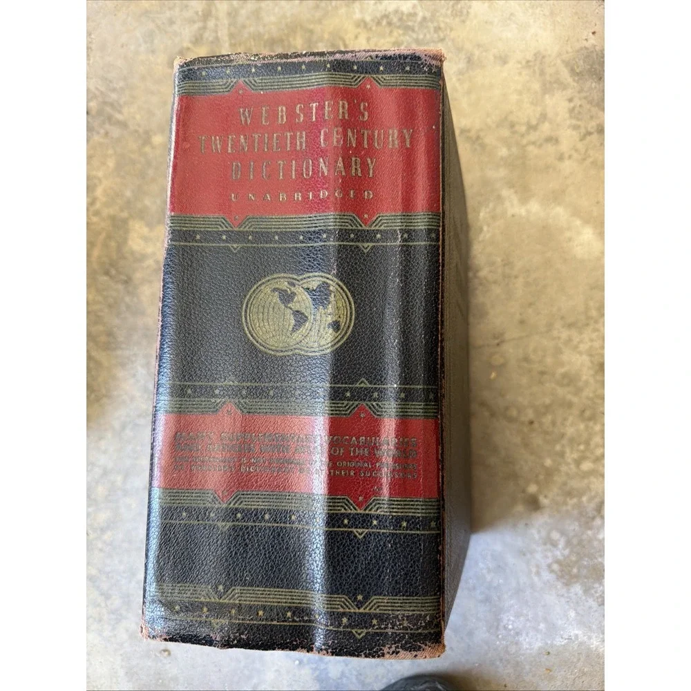 Webster's New Twentieth Century Dictionary Unabridged 1945 WW2 Era Pictures Maps